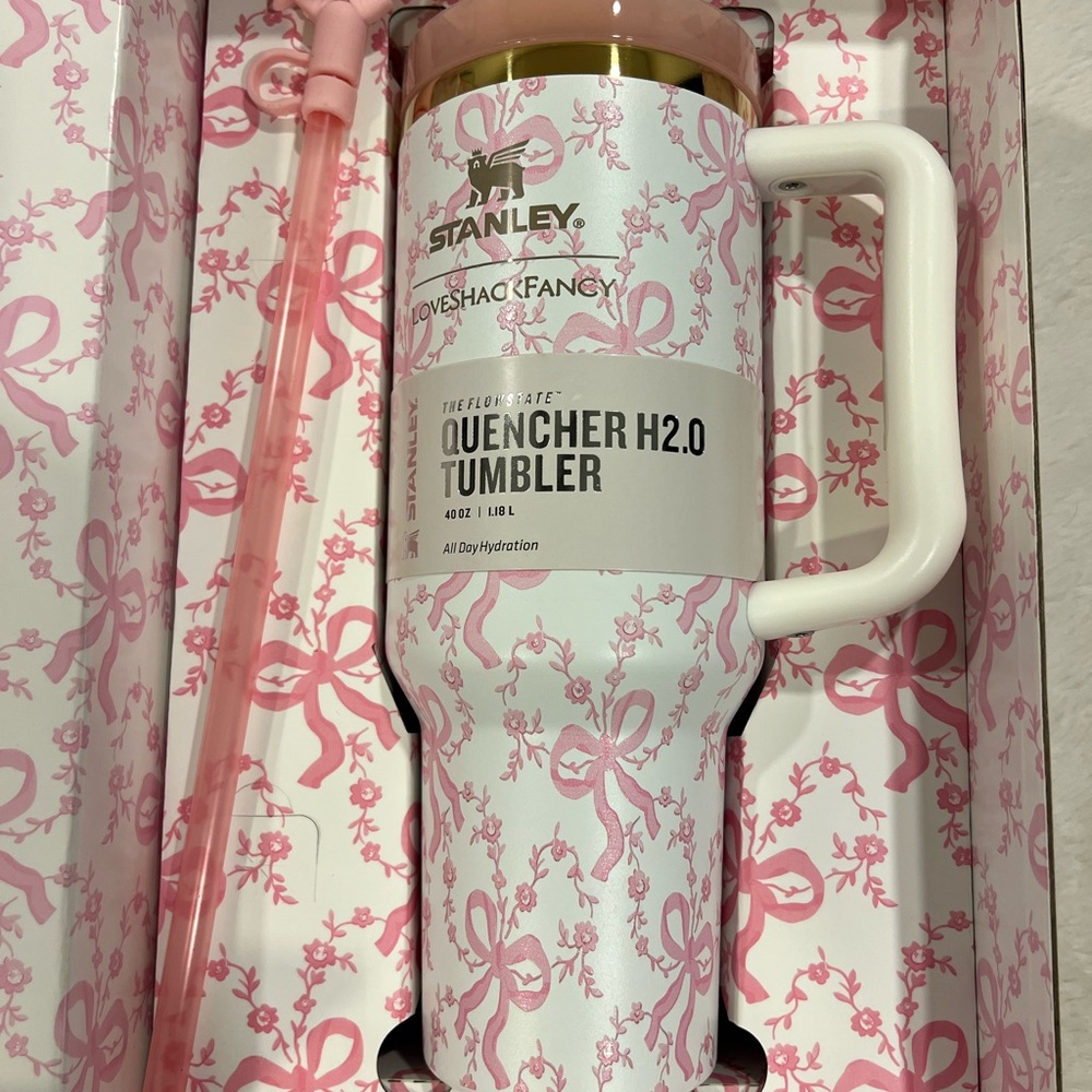 Stanley Quencher H2.0 Tumbler - Pink Ribbon Pattern